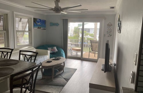 Marco Island Apartment | Newly remodeled 1 bedroom suite in Goodland Fl. fishing island of Marco Island