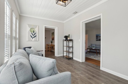 College Park House | Newly Remodeled 1BR/1BR College Park Near Downtown Sleeps 6