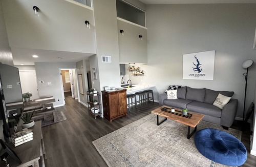 Montgomery Condo | Newly remodeled 2 bedroom condo with beautiful lake view.