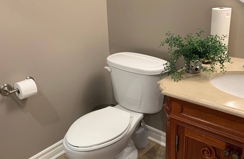 Richmond Hill Apartment | Newly Remodeled 2-Bedroom Luxury suit. Pet Friendly