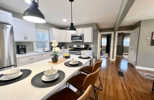 Clay House | Newly Remodeled 2BR/1BA House