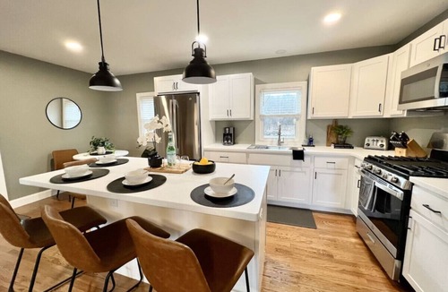 Clay House | Newly Remodeled 2BR/1BA House