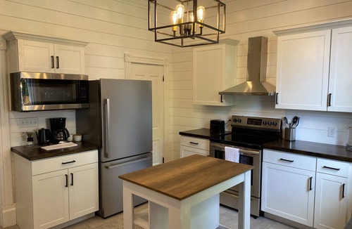 St. Louis House | Newly Remodeled 3 Bedroom - Off Street Parking