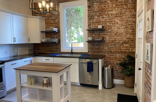 St. Louis House | Newly Remodeled 3 Bedroom - Off Street Parking