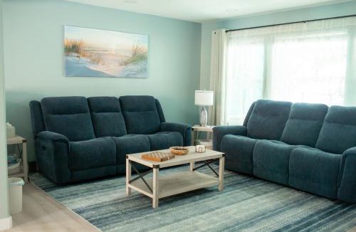 Bay Area House | Newly Remodeled 3 Bed2 Ba, Hot Tub, Pet Friendly