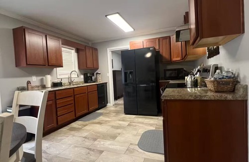 Madisonville House | Newly Remodeled 3-BR house close City of Madisonville & Marh Park Abortorium.