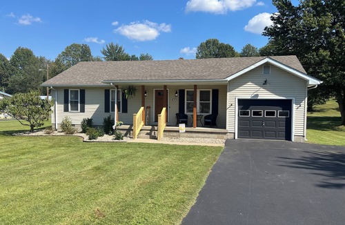 Madisonville House | Newly Remodeled 3-BR house close City of Madisonville & Marh Park Abortorium.