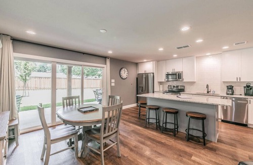 Arlington House | Newly Remodeled 3BR | Walk to Stadium + Parking