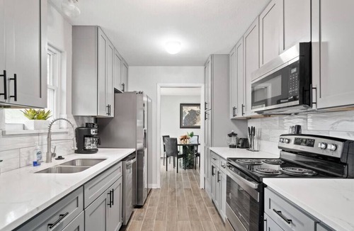 Southridge House | Newly remodeled 4 Bedroom 3 full bath