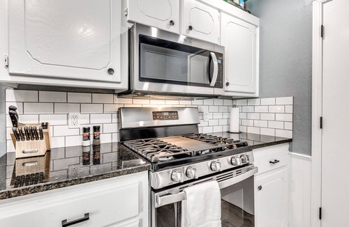 South Oklahoma City House | Newly remodeled 5BD- just 10 mins from airport!