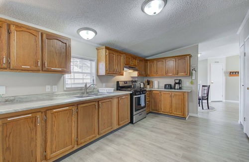 Muncie House | Newly Remodeled 5BR/3BA Home