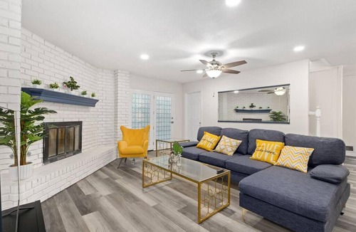 Allen House | Newly remodeled 5BR 3BA w/pool 16 ppl
