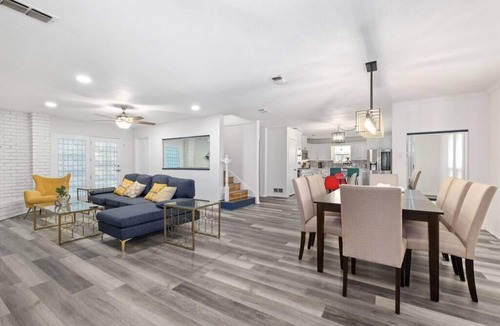 Allen House | Newly remodeled 5BR 3BA w/pool 16 ppl