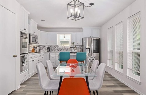 Allen House | Newly remodeled 5BR 3BA w/pool 16 ppl