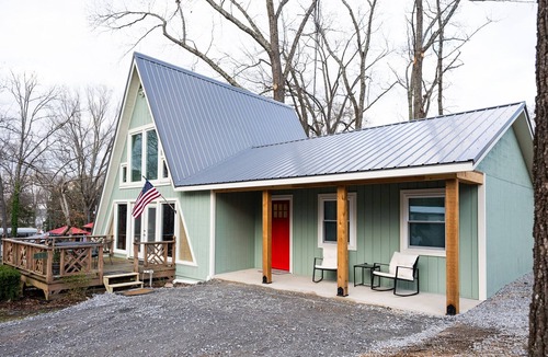 Springville House | Newly Remodeled Aframe - Pet Friendly