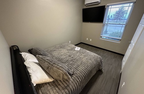 Mattoon Hotel | Newly Remodeled! B5 - Two Room Suite, King & Queen