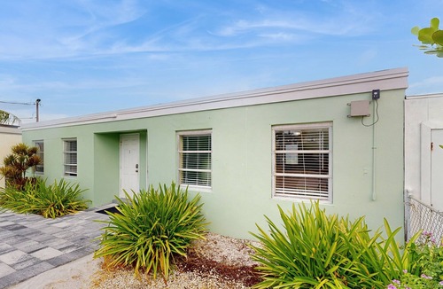 Marathon House | Newly remodeled, bayfront studio with dock, views & open water access