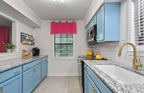 Thunderbolt House | Newly Remodeled! Bright & Spacious home! Sleeps 8