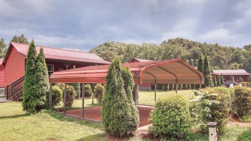 Cherokee House | Newly Remodeled Cabin Just few Mins to Casino, Rail and Smoky Entrance