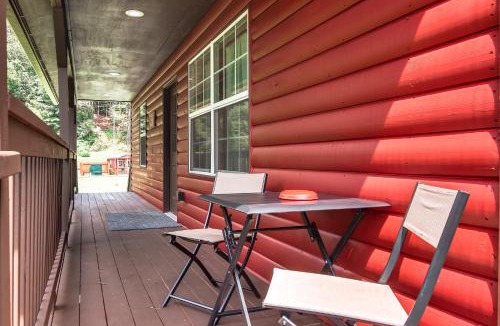 Cherokee House | Newly Remodeled Cabin Just few Mins to Casino, Rail and Smoky Entrance