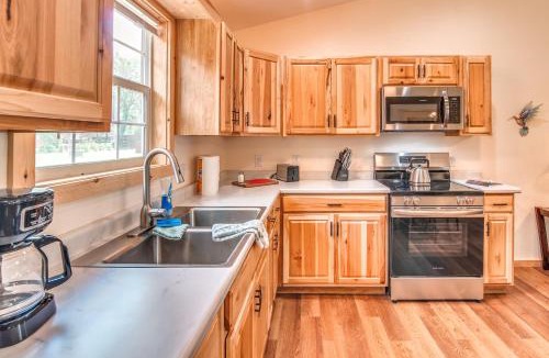 Cherokee House | Newly Remodeled Cabin Just few Mins to Casino, Rail and Smoky Entrance