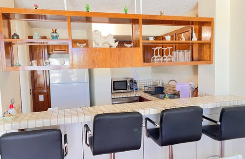 Hilo Apartment | Newly Remodeled ,Central Located , Mountain views, Elevators, Pool , And WiFi .