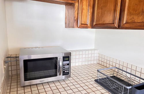 Hilo Apartment | Newly Remodeled ,Central Located , Mountain views, Elevators, Pool , And WiFi .