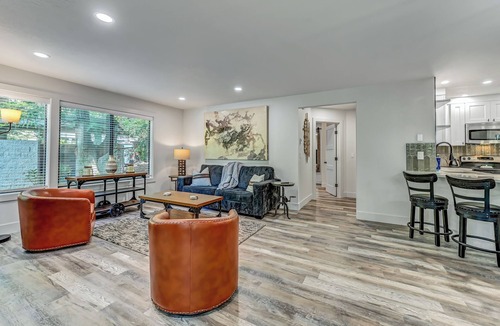 Northwest Bellevue Condo | Newly Remodeled Condo - Quiet & Cozy with a Great Downtown Bellevue Location!