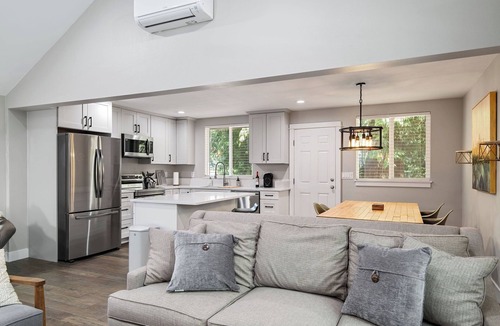 Rollingbay House | Newly remodeled, cozy home tucked away near shopping and 3 ferry routes!