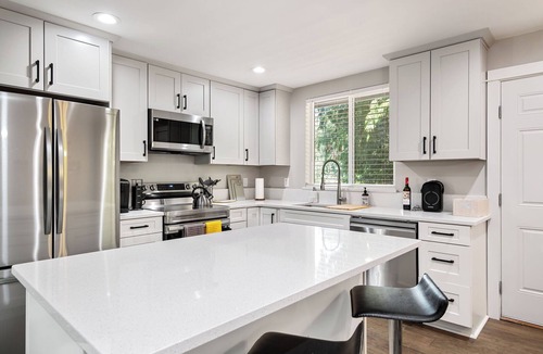 Rollingbay House | Newly remodeled, cozy home tucked away near shopping and 3 ferry routes!