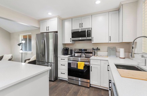 Rollingbay House | Newly remodeled, cozy home tucked away near shopping and 3 ferry routes!