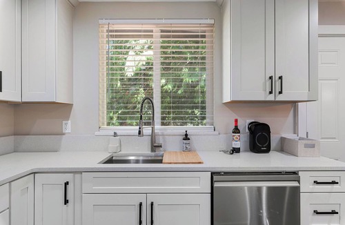Rollingbay House | Newly remodeled, cozy home tucked away near shopping and 3 ferry routes!