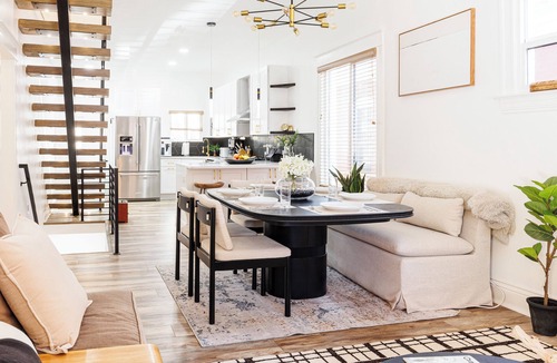 Highland House | Newly Remodeled Downtown Loft – Free Parking, 5 Bds, Fully Stocked