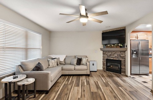 Hutchinson House | Newly remodeled duplex Unit B, centrally located duplex, perfect for you!