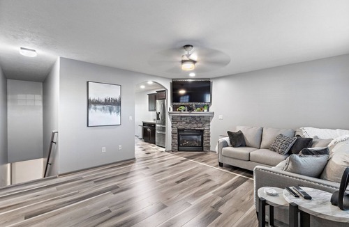 Hutchinson House | Newly remodeled duplex, centrally located, perfect for you!