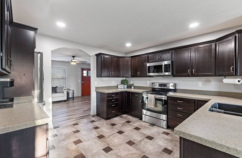 Hutchinson House | Newly remodeled duplex, centrally located, perfect for you!