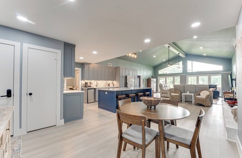 Tool House | Newly remodeled family friendly lakefront retreat