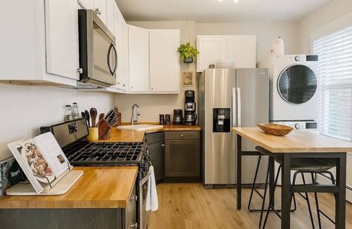 Chicago Apartment | Newly Remodeled Gem | Heart of Chicago
