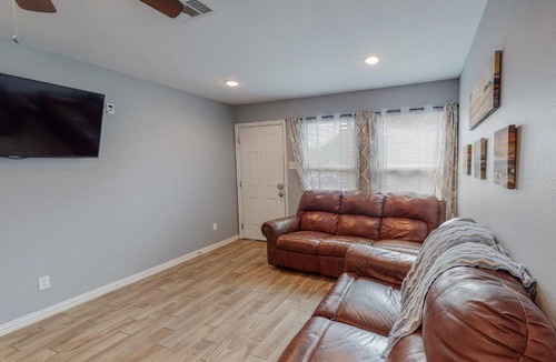 Dallas House | Newly remodeled home 15 mins from downtown & bishop arts