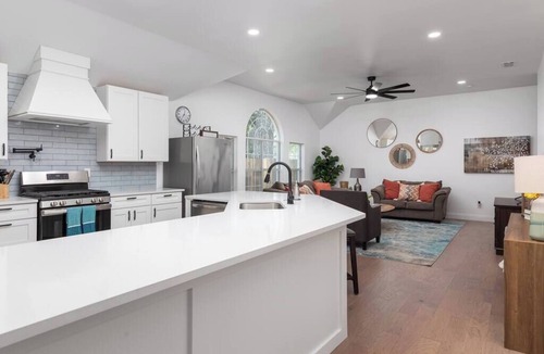 McKinney House | Newly remodeled home near Historic downtown