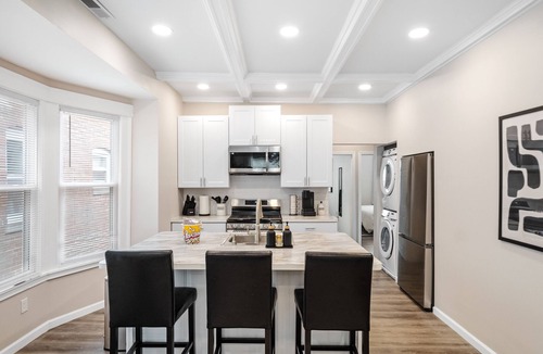 St. Louis Apartment | Newly Remodeled/King Bed Oasis/Wash-U & Clayton