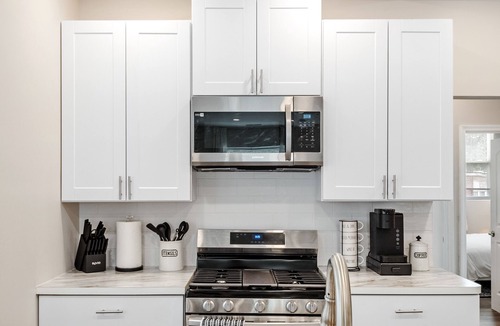 St. Louis Apartment | Newly Remodeled/King Bed Oasis/Wash-U & Clayton