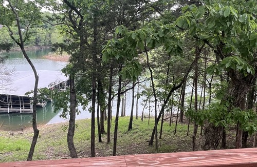 Golden House | Newly remodeled Lake Frontage Cabin Hot Tub Arcade 2 Fire pit areas TRIPLE Decks