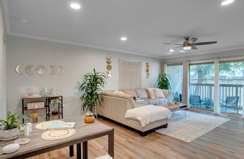 Pinole Condo | Newly remodeled light filled condo