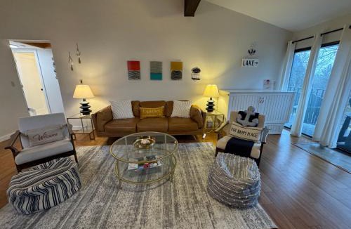 Lake Geneva Apartment | Newly Remodeled Mid-Century Modern Lake Condo