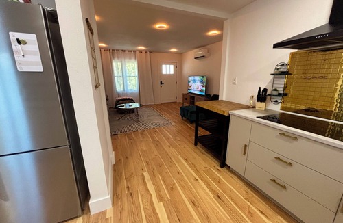 Big Spring House | Newly Remodeled Modern 2bdrm Workers Welcome Soaker Tub