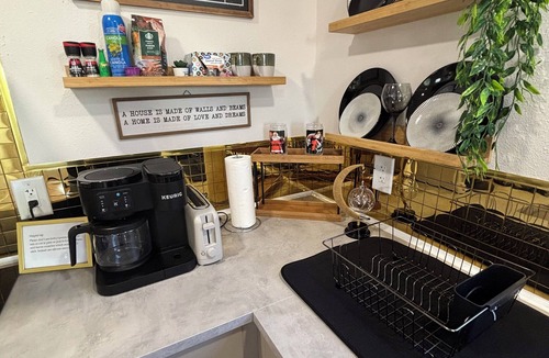 Big Spring House | Newly Remodeled Modern 2bdrm Workers Welcome Soaker Tub