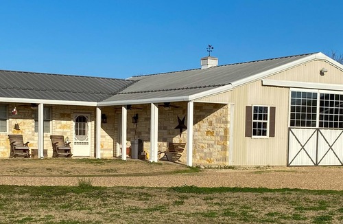 Temple Cottage | Newly remodeled, on beautiful acreage between Temple & Belton, gorgeous views