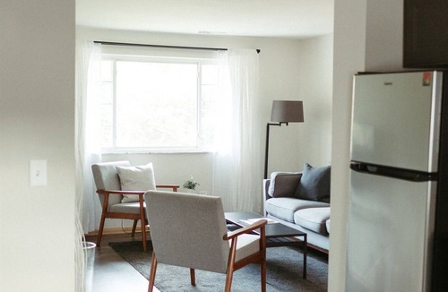 Westerville Apartment | *Newly Remodeled Quaint, Second Floor Flat