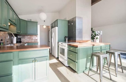 South Bend House | Newly remodeled ranch - less than 2 miles from Notre Dame